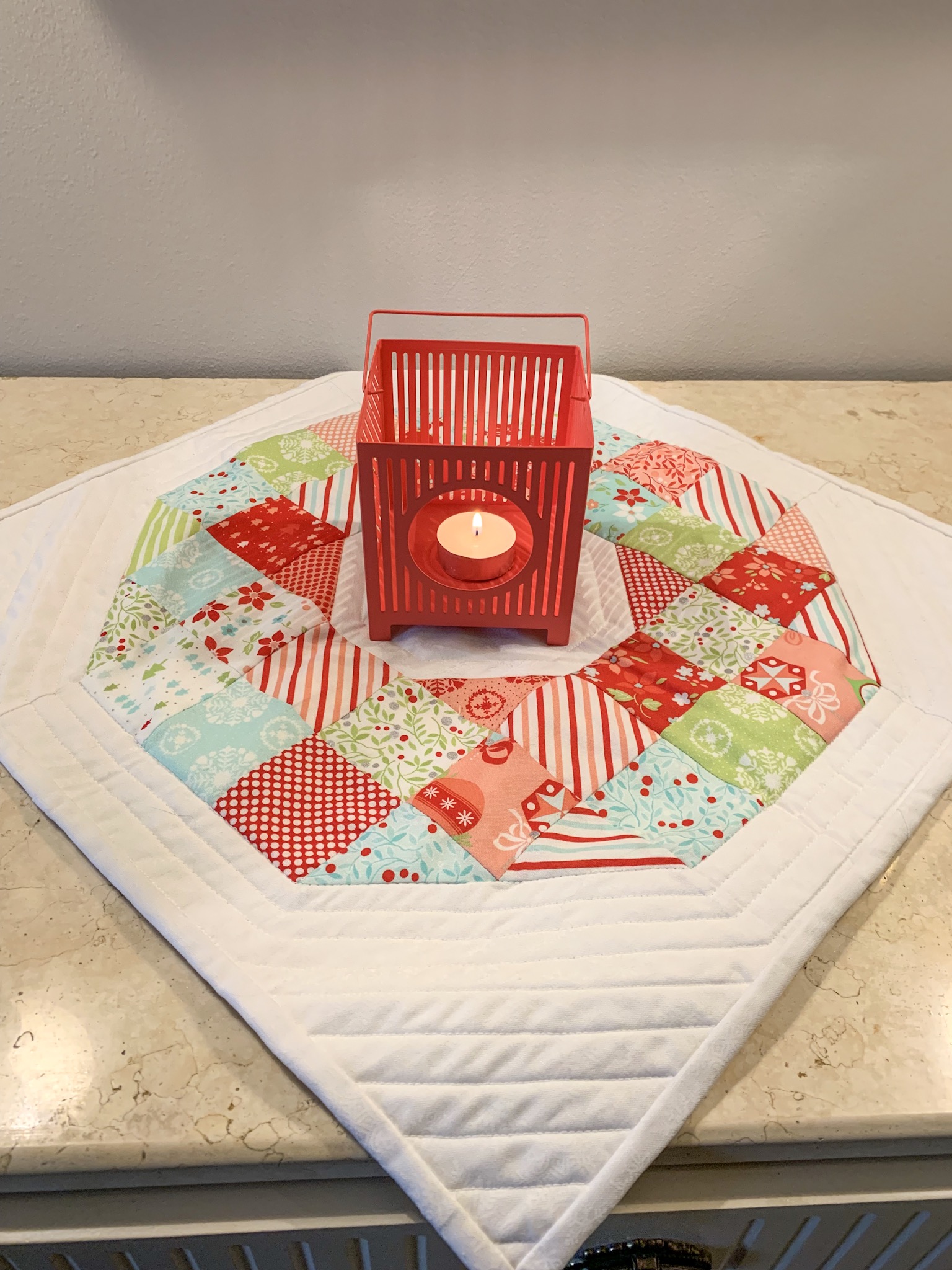Quick and Easy Table Toppers to Sew for Christmas Days Filled With Joy