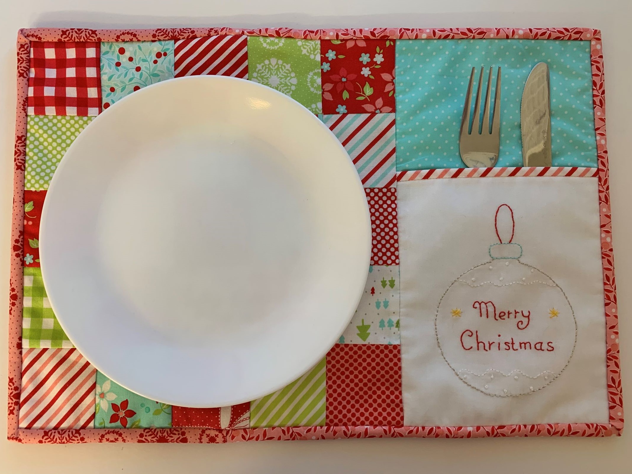 Quick and Easy Christmas Gifts to Sew and Quilt - Days Filled With Joy