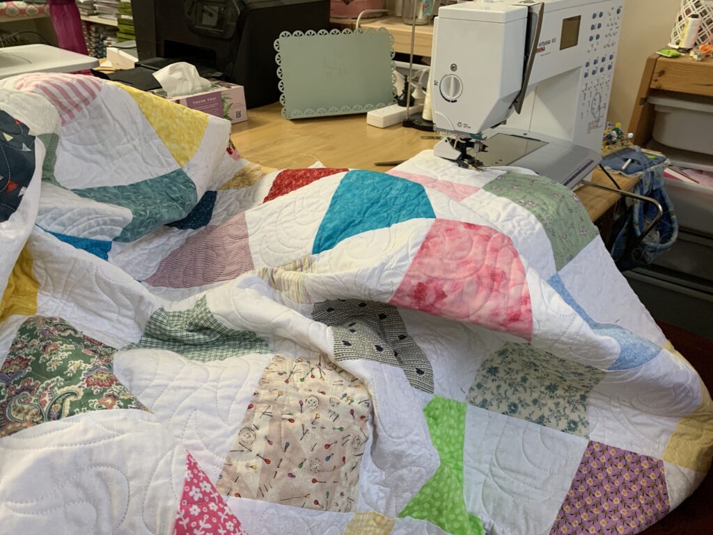 Machine binding tumbler quilt - link to tutorial