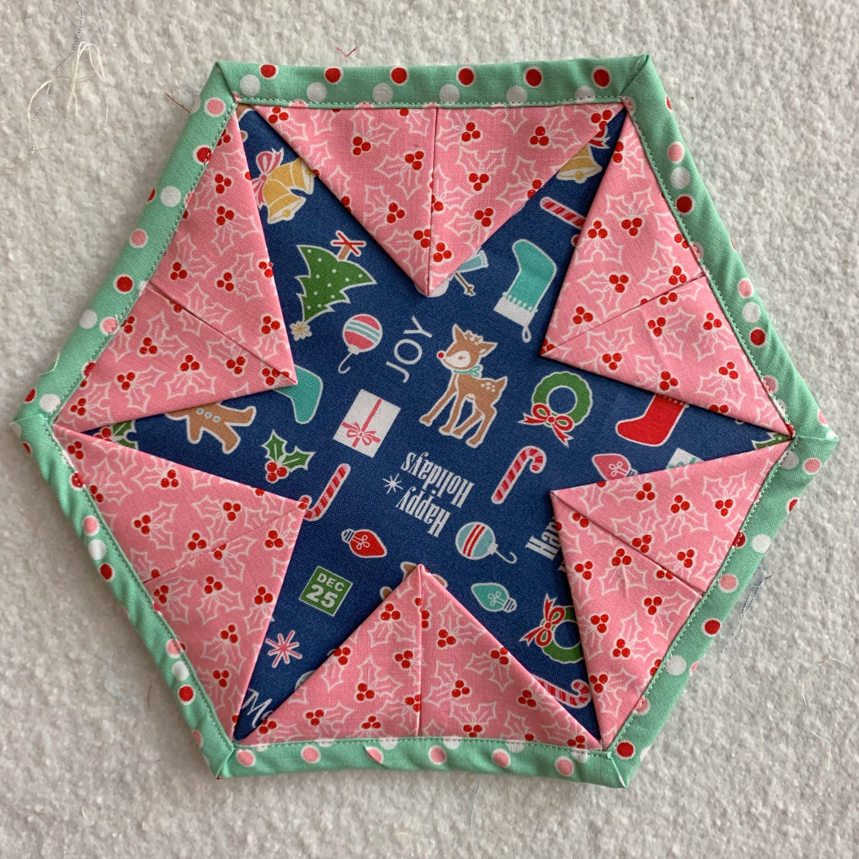 SCRAPPY HOT PAD PATTERN, HOW TO SEW A POT HOLDER with insul bright, and  quilt the hot pad. 