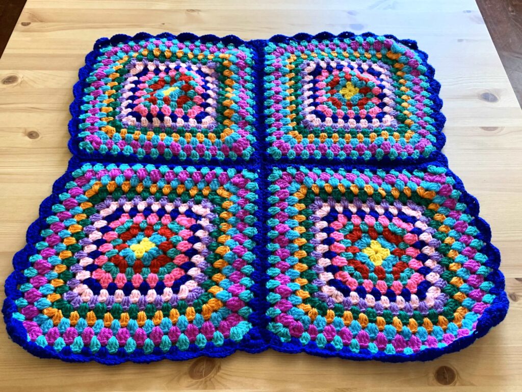 Making large crochet squares for cat blankets for local animal shelter #cat blankets #crochet blankets #blanketsforanimalshelter #largegrannysquares #crochet #crochetgrannysquares