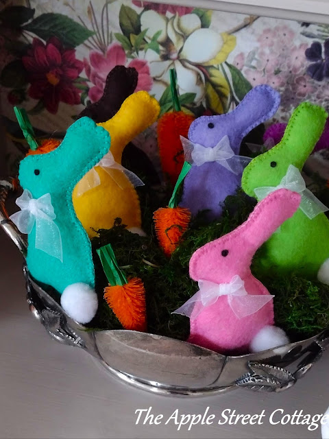 Cute felt bunnies